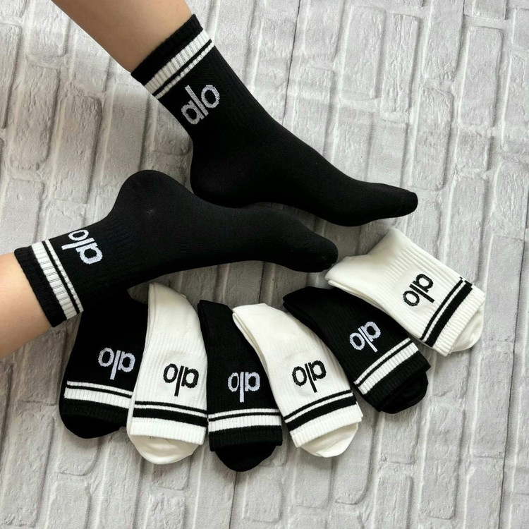 جوراب پسرانه ساقدار برند alo